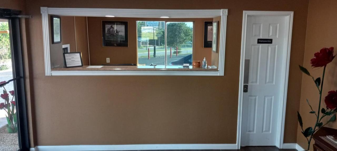 Glen Rose Inn & Suites Esterno foto
