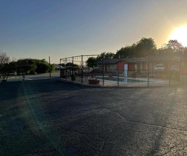 Glen Rose Inn & Suites Esterno foto