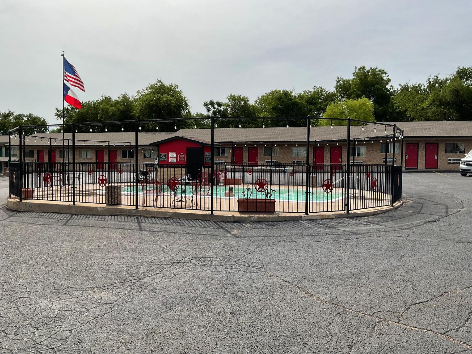 Glen Rose Inn & Suites Esterno foto