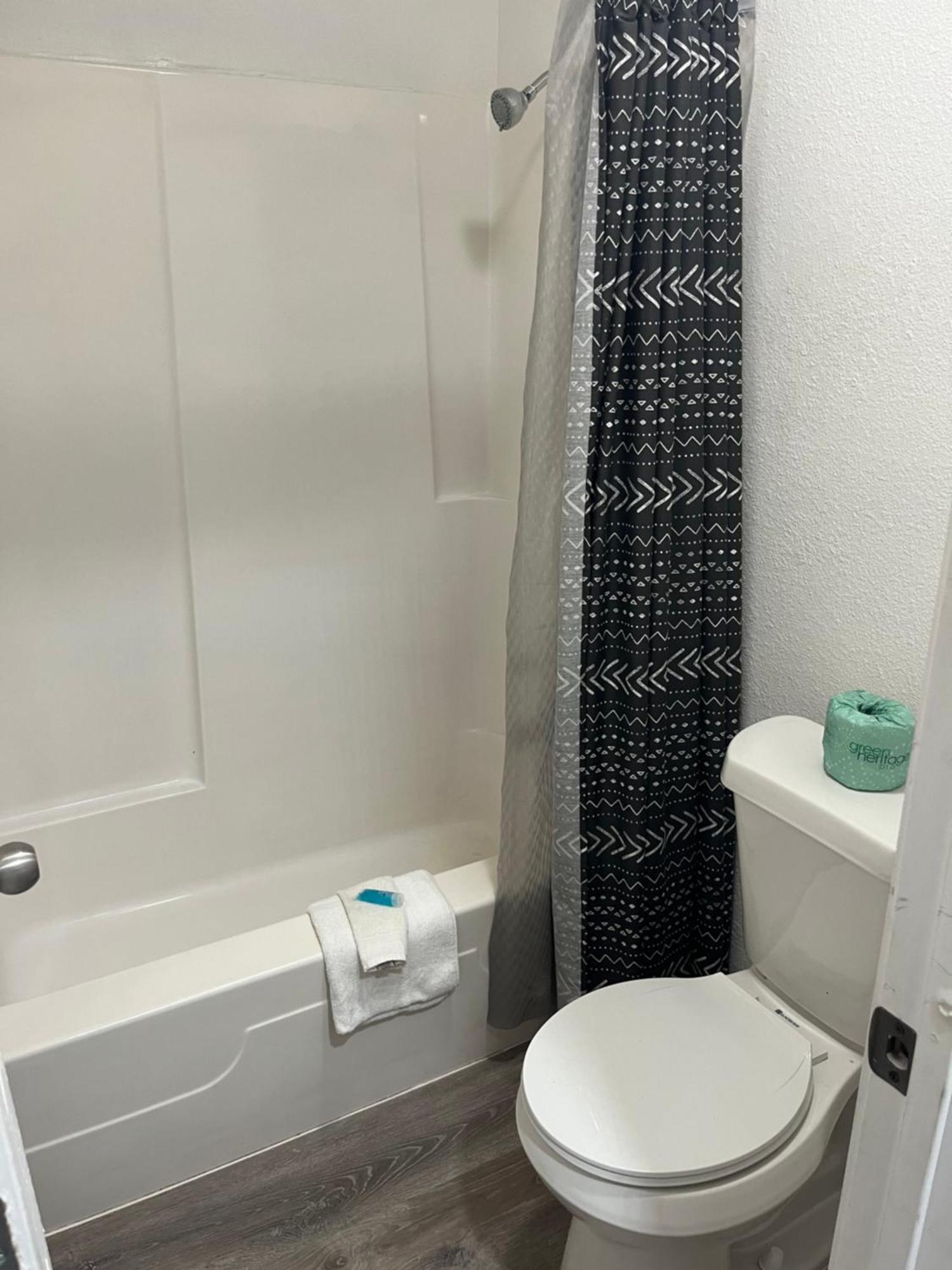 Glen Rose Inn & Suites Esterno foto